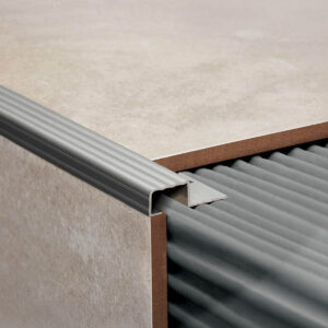 Aluminio Prot. Esc. 10,5x20mm X 2,0m Cromo Mate A1 (2)